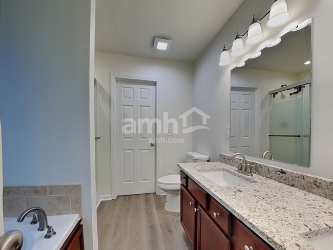 Building Photo - 1801 Point Wood Dr