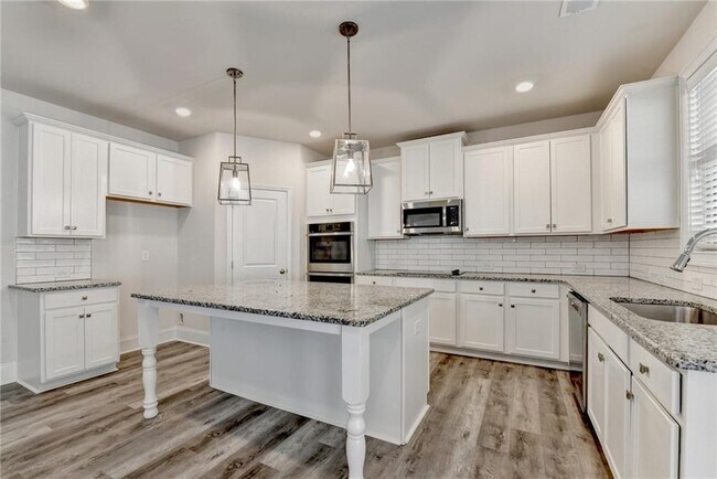 Building Photo - 1661 Silver Crst Wy