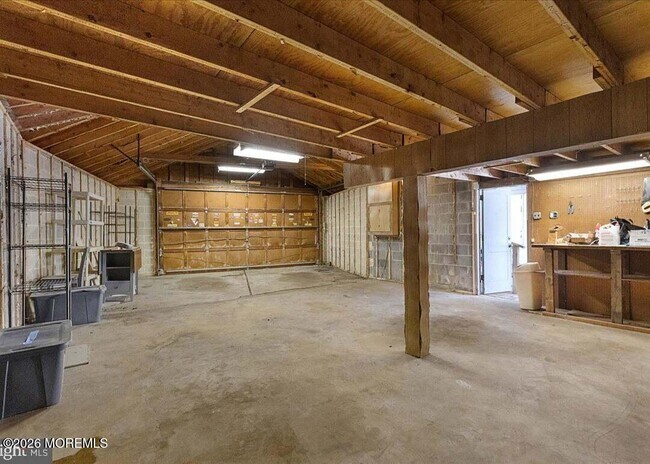 Building Photo - 43 Iowana Ave