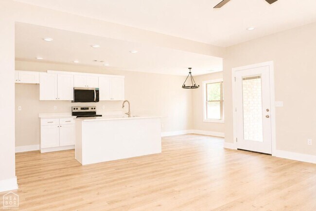 Building Photo - 5402 Lotus St