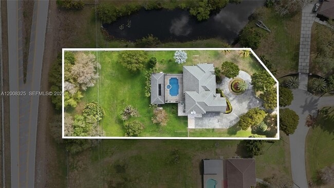 Building Photo - 20401 SW 48th Pl