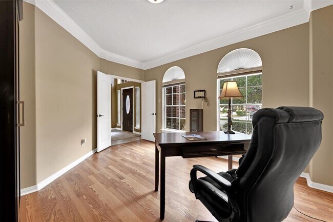 Building Photo - 8322 Shoregrove Dr