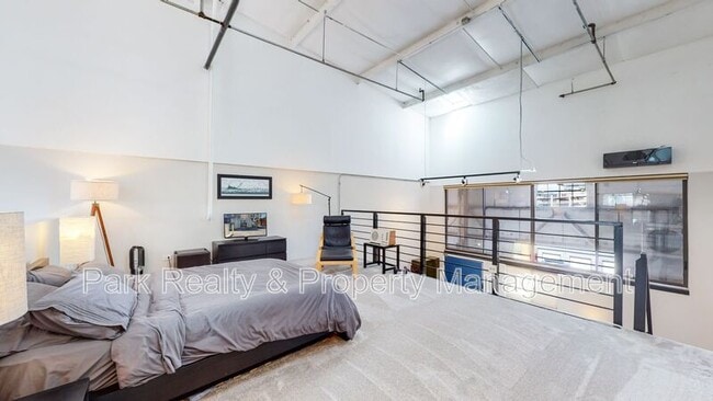 Building Photo - 3377 Blake St