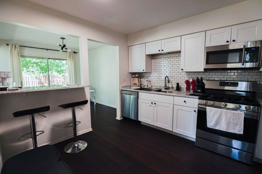Building Photo - 1049 Talbots Ln