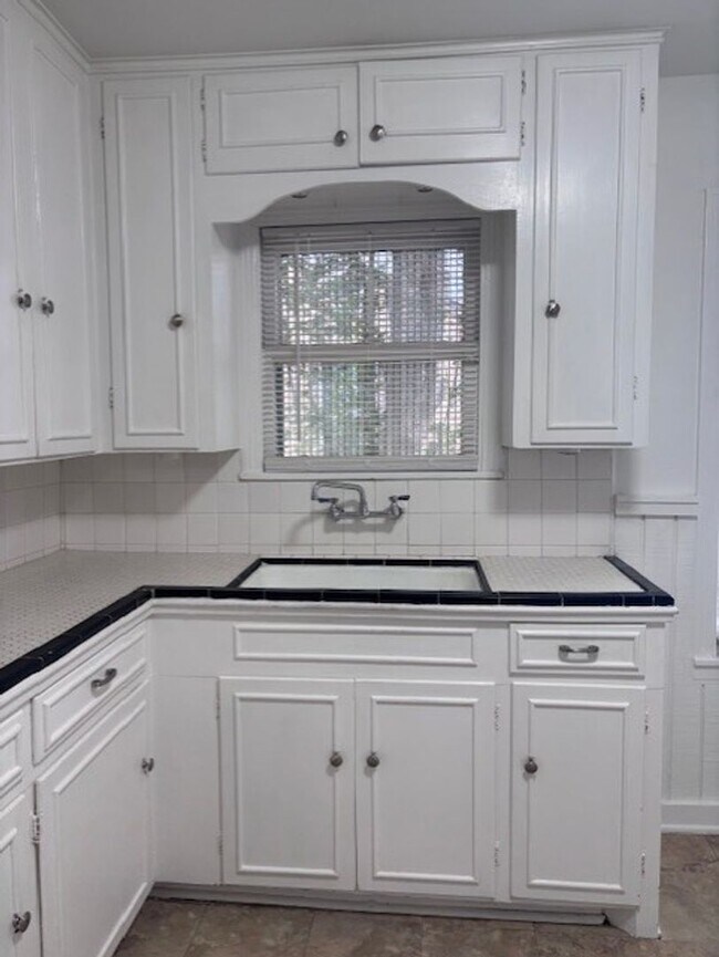 Building Photo - 2707 W Craig