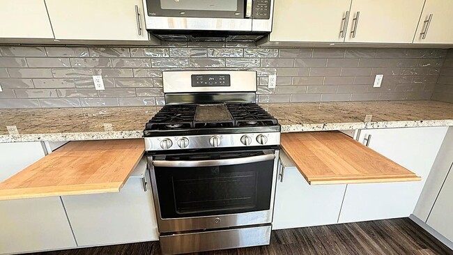 Building Photo - 5933 Sunstone Dr