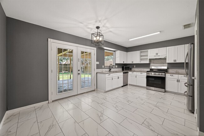 Building Photo - 24006 Lone Elm Dr