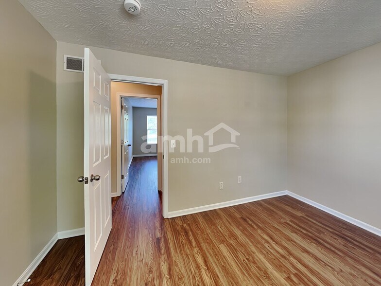 Building Photo - 1166 Linford Cir