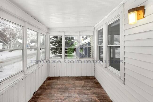 Building Photo - GORGEOUS 4 BEDROOM HOME!!! Available NOW- Month to month lease only!