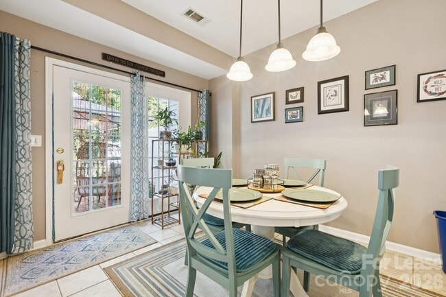 Building Photo - 6037 Queens Walk Ct