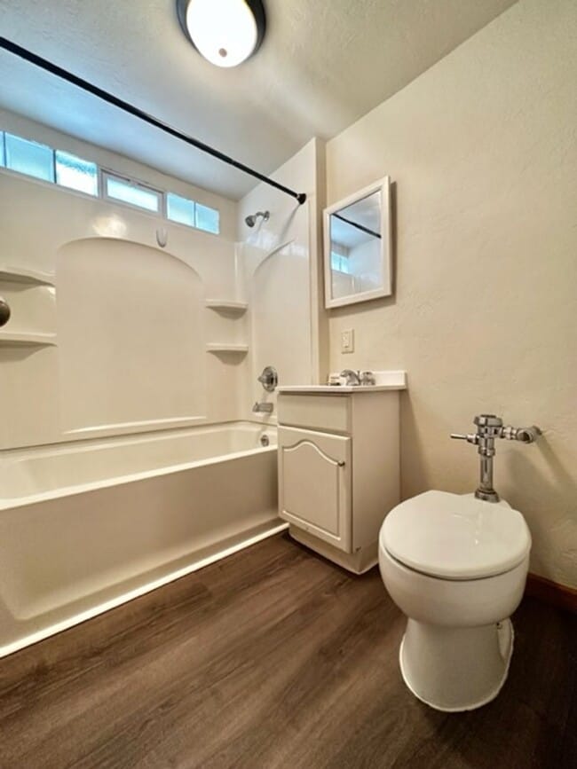 Building Photo - 503 S Main St