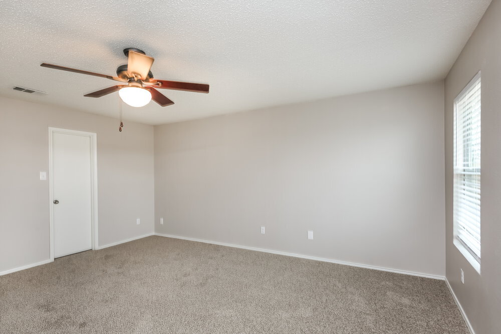 Building Photo - 565 Keble Dr