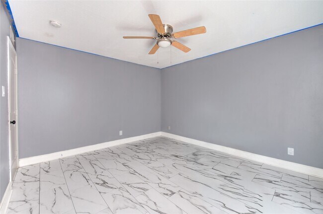 Building Photo - 12500 Sandpiper Dr