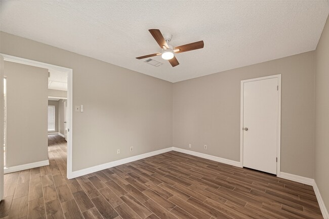 Building Photo - 15915 Dunmoor Dr
