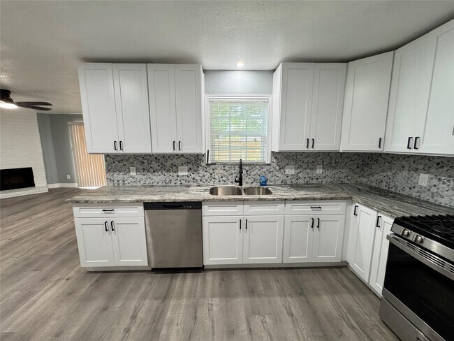 Building Photo - 4122 Dacca Dr