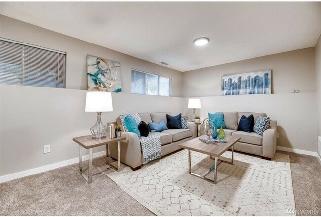 Building Photo - Kirkland Location, Charming 3 Bedroom - 1....