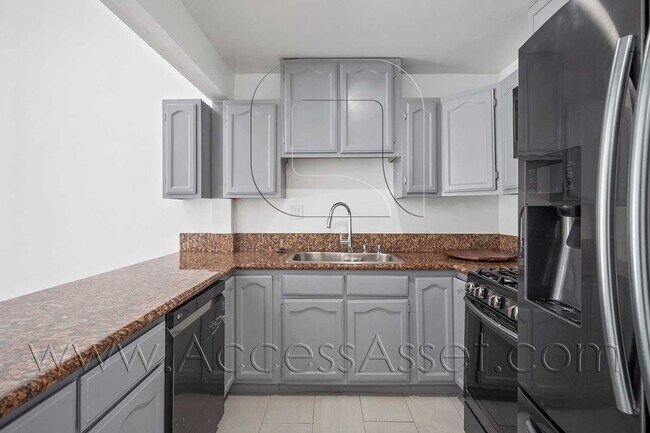 Building Photo - Spacious 3-Bedroom Torrance Home with Private Yard & Modern Interior