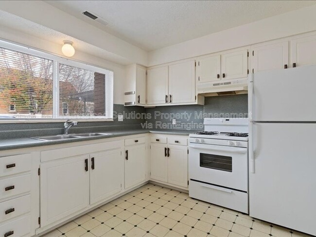 Building Photo - 3046 S 300 E