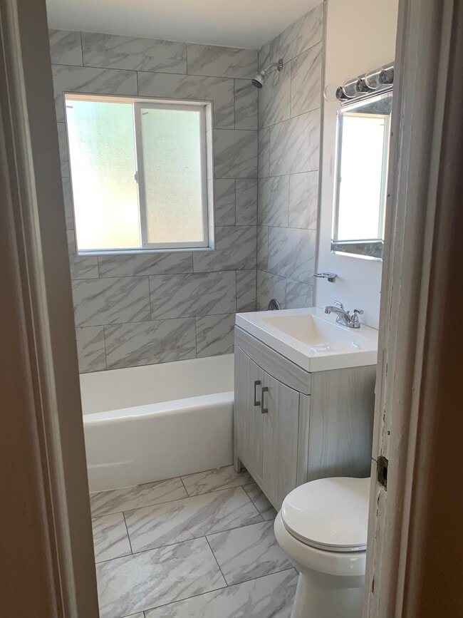 Building Photo - 1769 Clinton St