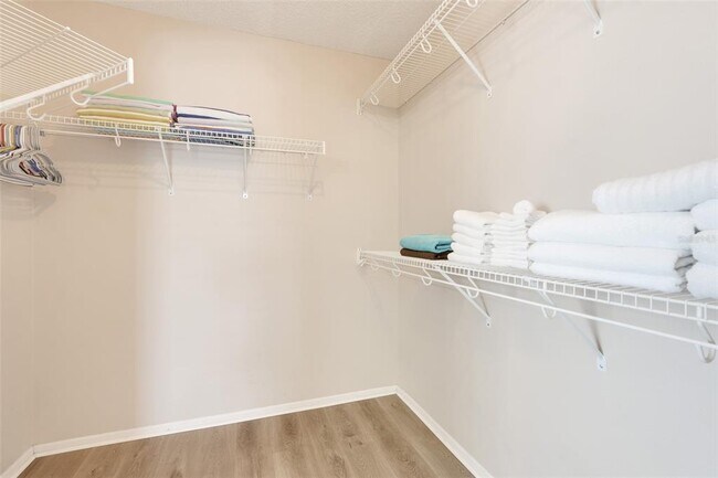 Building Photo - 8607 Knottingham Dr