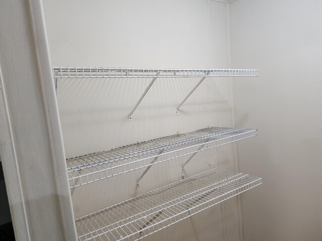 Building Photo - 68 Green Meadows Dr