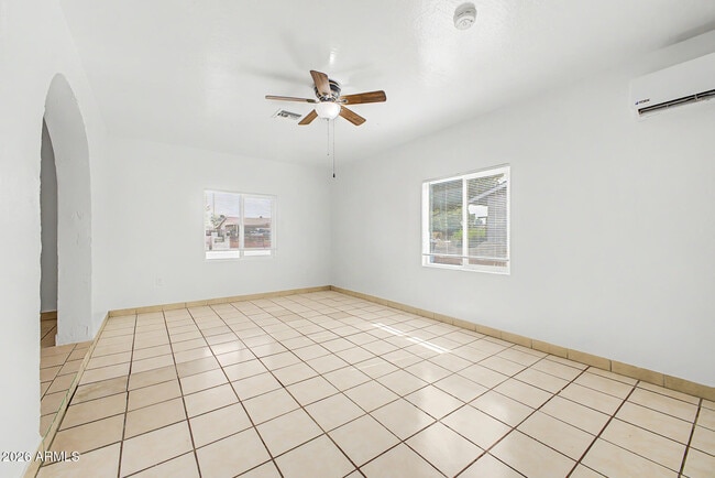 Building Photo - 6944 W Solano Dr N