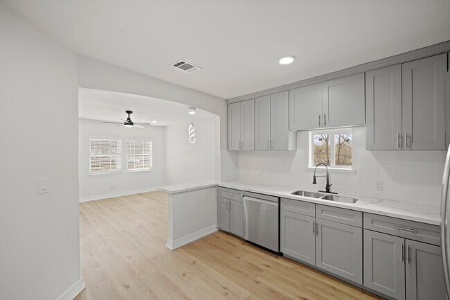 Building Photo - 3501 Farmer St