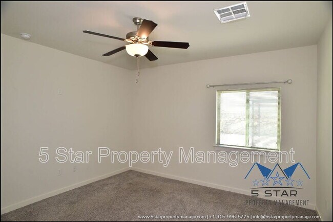 Building Photo - 3545 Essence St