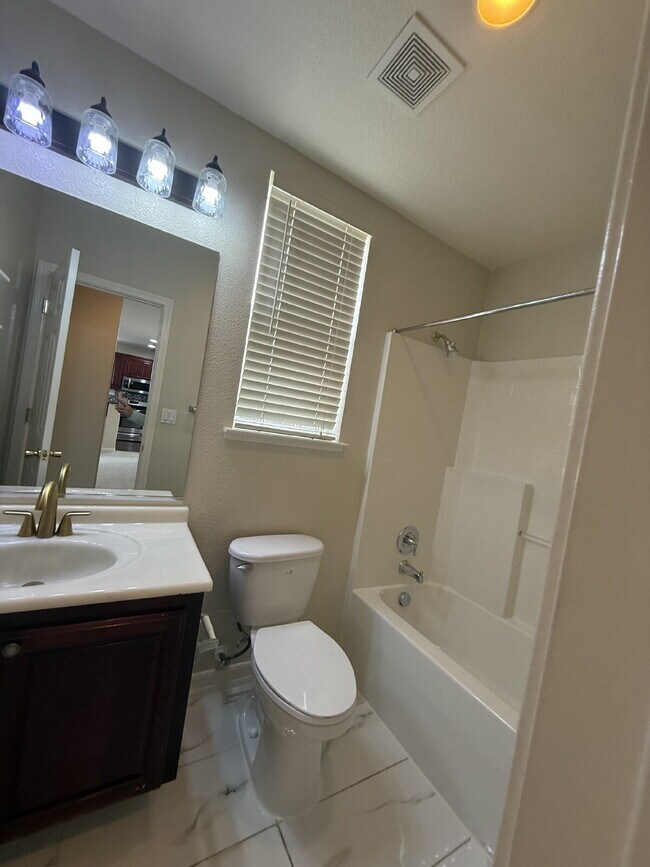 Building Photo - Charming 4-Bedroom, 3-Bathroom Single-Family Home