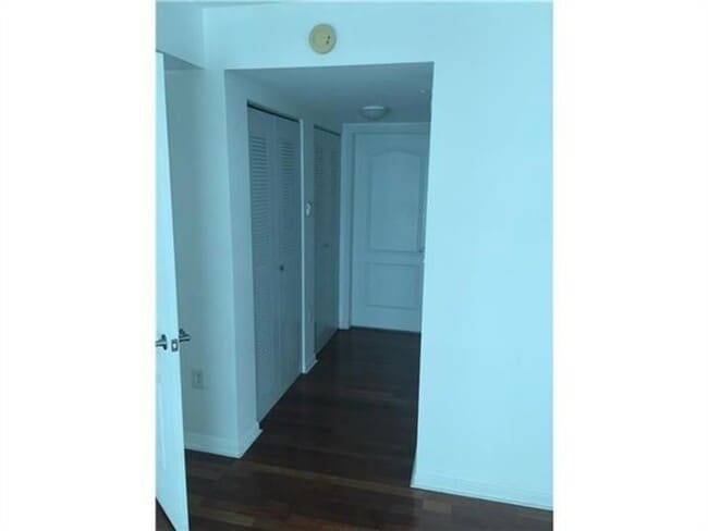 Building Photo - 2101 Brickell Ave