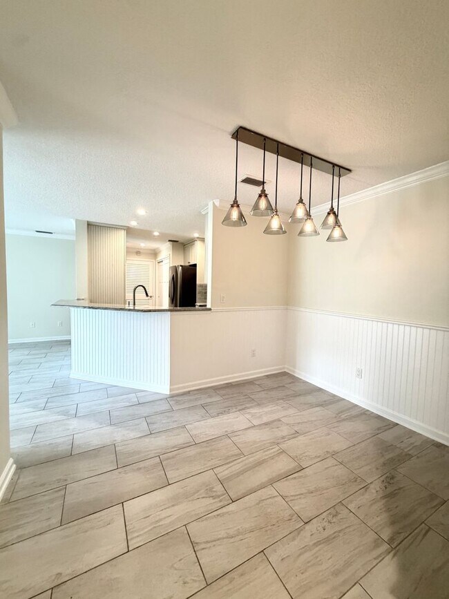 Building Photo - 500 Sandiron Cir