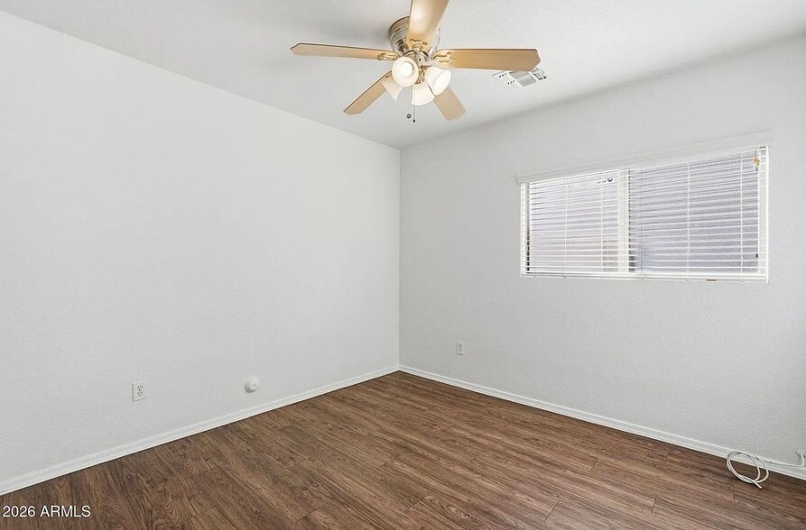 Building Photo - 211 E Valley View Dr