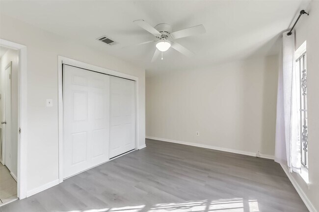 Building Photo - 722 Stonyridge St