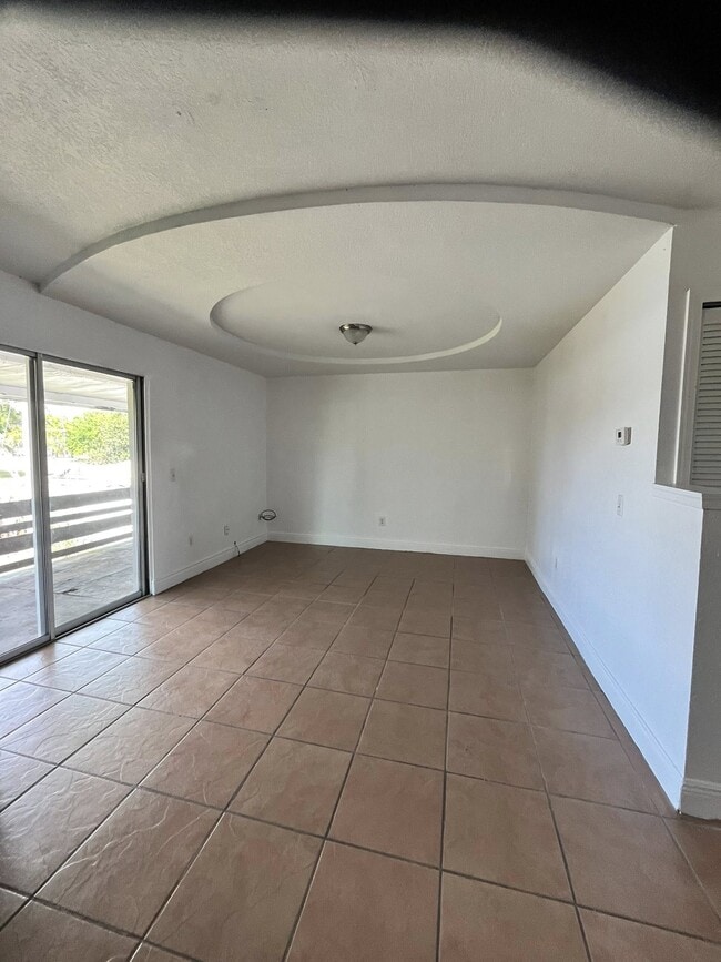 Building Photo - 5885 Dahlia Dr