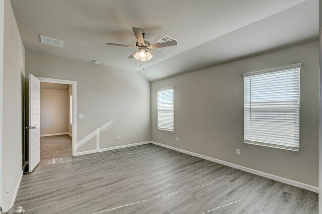 Building Photo - Newer Home For Rent  in Mustang Schools! 3...