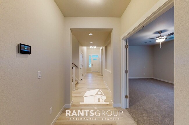 Building Photo - Beautiful Home! Easy JBLM commute!