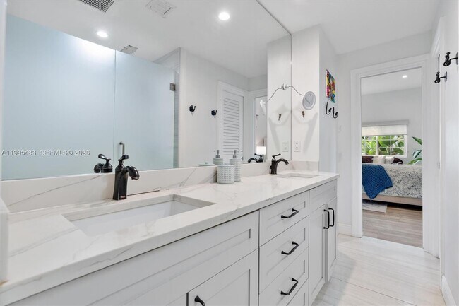 Building Photo - Northeast 5th Avenue Road, Miami Shores, FL 33138 - 5 BR 4 BA single-family home