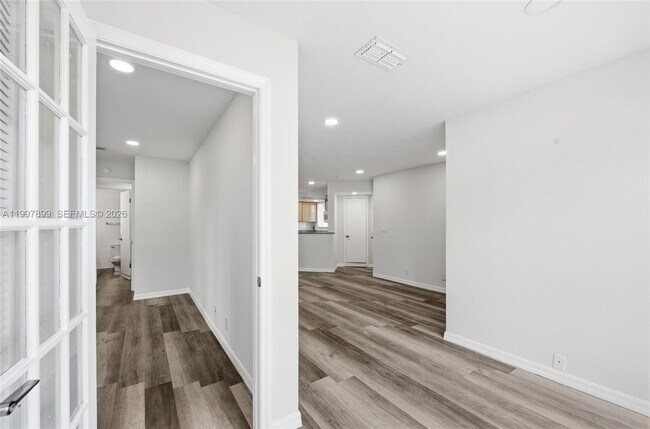 Building Photo - 3310 Pinewalk Dr N