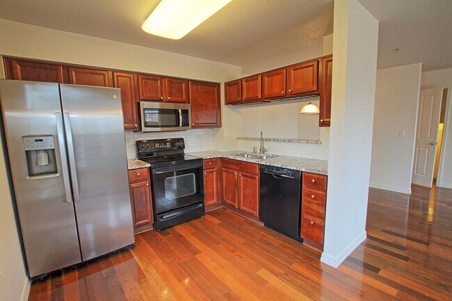 Building Photo - 14300 Waterside Ln