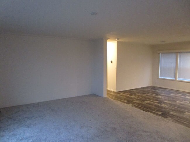 Building Photo - *PRICE IMPROVEMENT* Newer Home in Ochoco West Subdivision - Available Now!