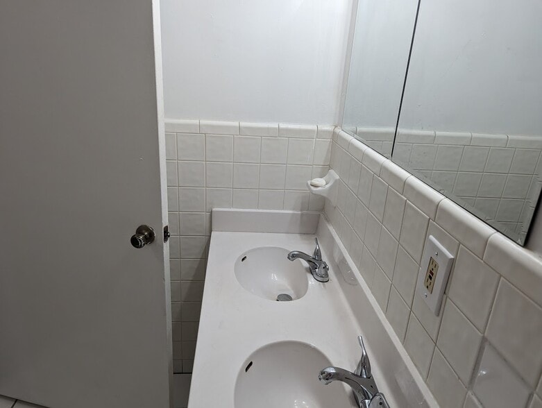 Building Photo - 3600 SW 23rd St