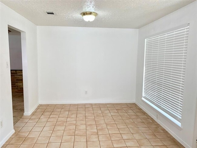 Building Photo - 2793 Spring Moss Dr