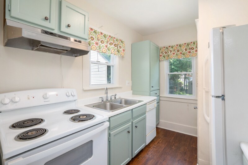 Building Photo - 838 Pinecrest Dr