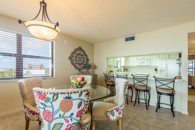 Building Photo - 545 Garfield Ave