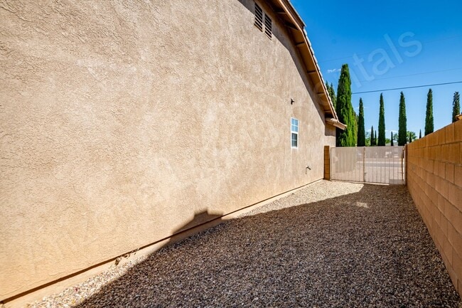Building Photo - GORGEOUS HUALAPAI MOUNTAIN FOOTHILLS HOME