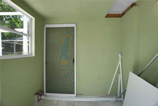 Building Photo - 9189 Sun Terrace Cir