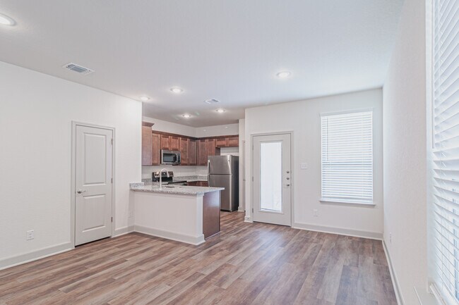 Building Photo - 7411 Gramercy Way