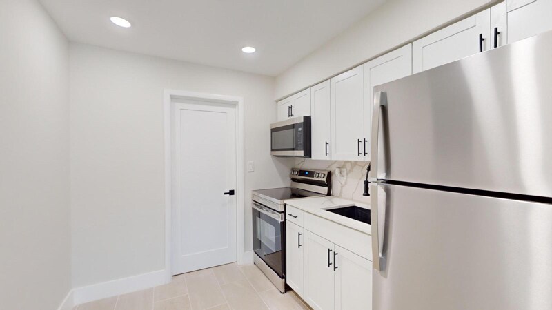 Building Photo - 4708 SW 33rd Ave