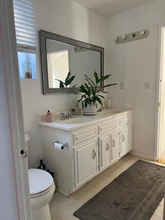 Building Photo - 4401 Willens Ave