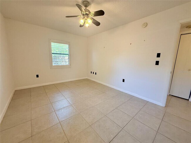 Building Photo - 631 N Orange Ave